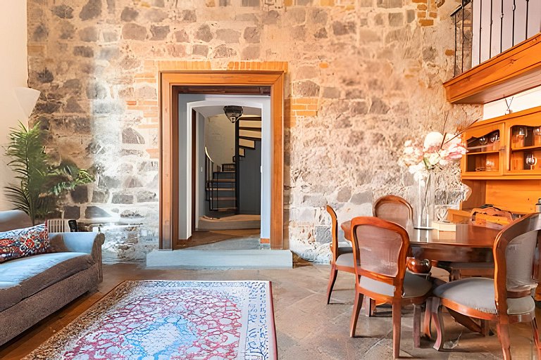House in the Heart of the Historic Center | 907 + Parking