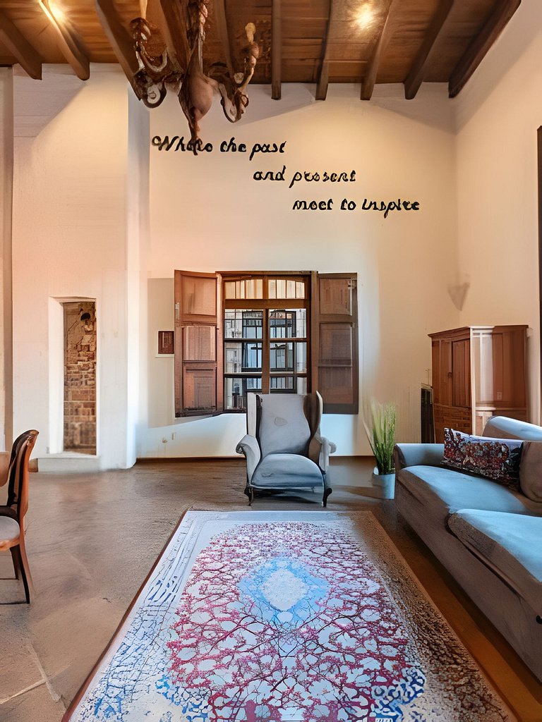 House in the Heart of the Historic Center | 907 + Parking