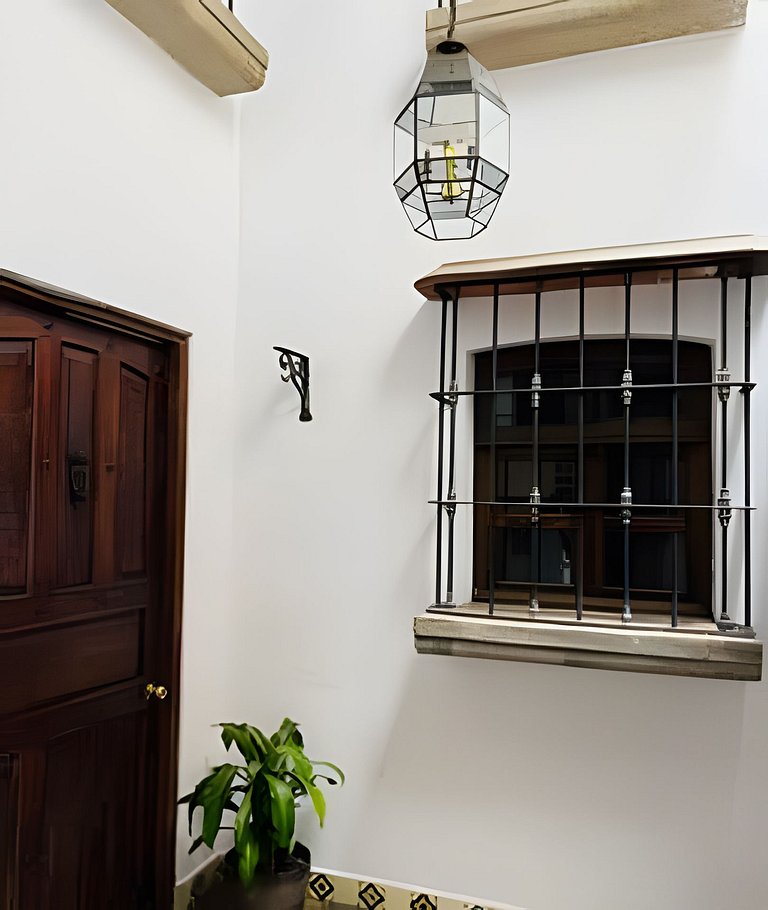House in the Heart of the Historic Center | 907 + Parking