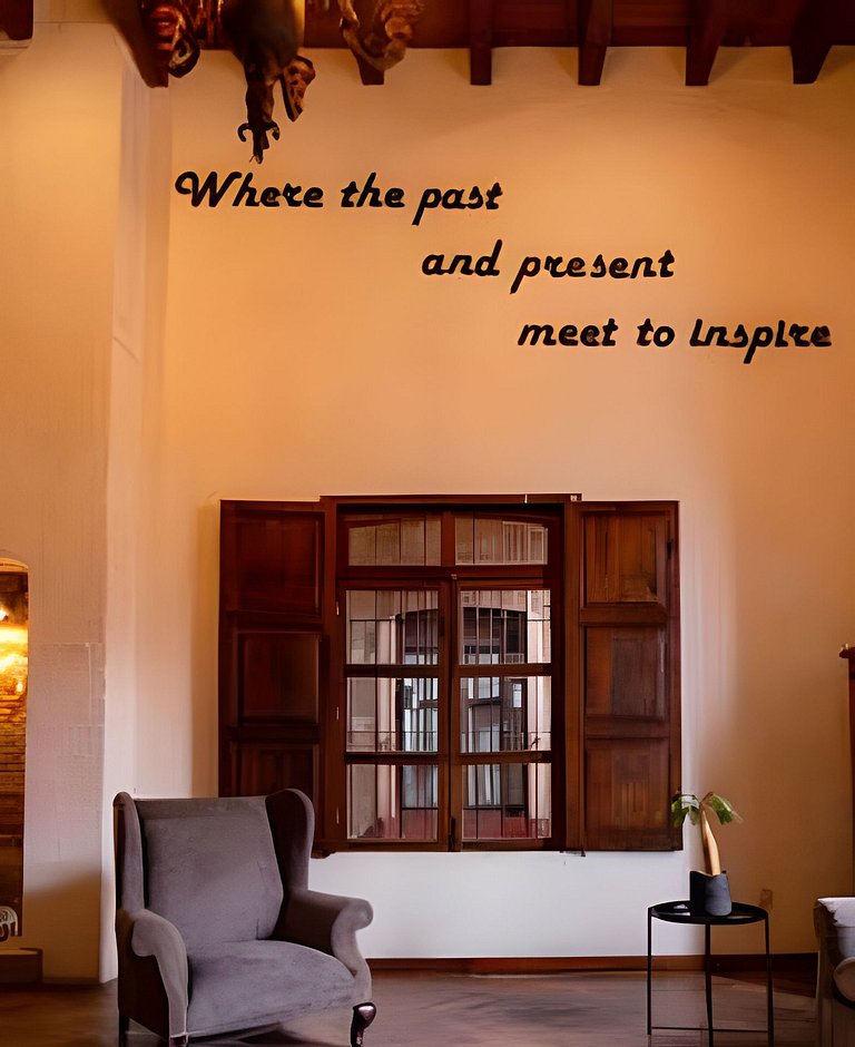 House in the Heart of the Historic Center | 907 + Parking