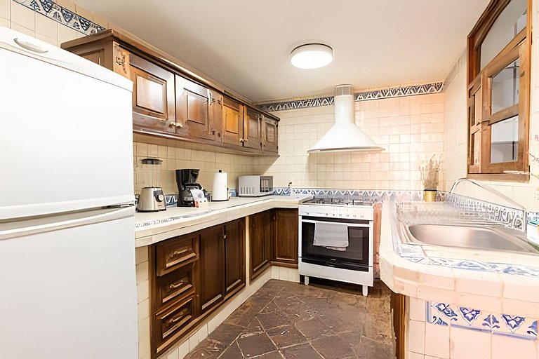 House in the Heart of the Historic Center | 907 + Parking