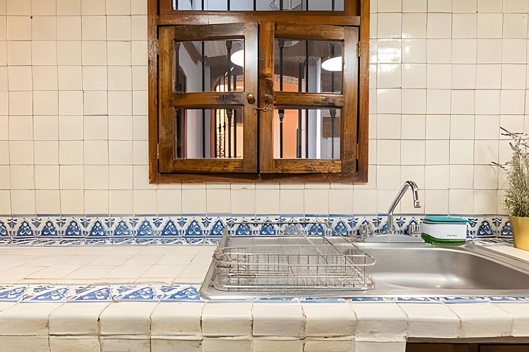 House in the Heart of the Historic Center | 907 + Parking