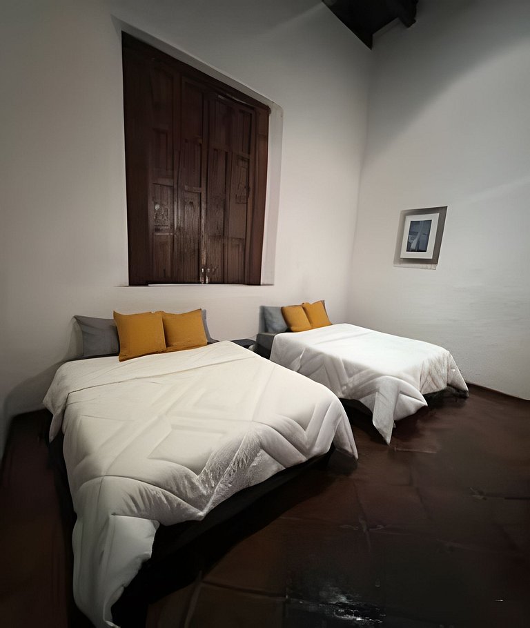 House in the Heart of the Historic Center | 907 + Parking