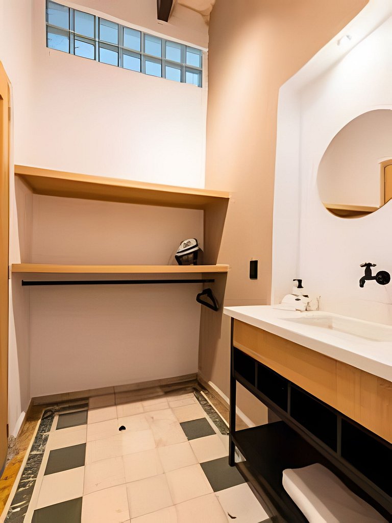 Casona 212 | Elegancia, Conexión y Estacionamiento