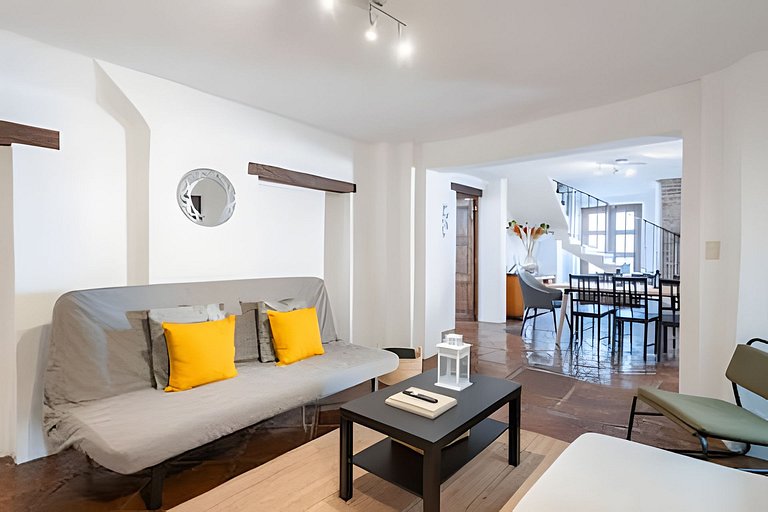 Spacious House in the Heart of the City Center | 4 Bedrooms