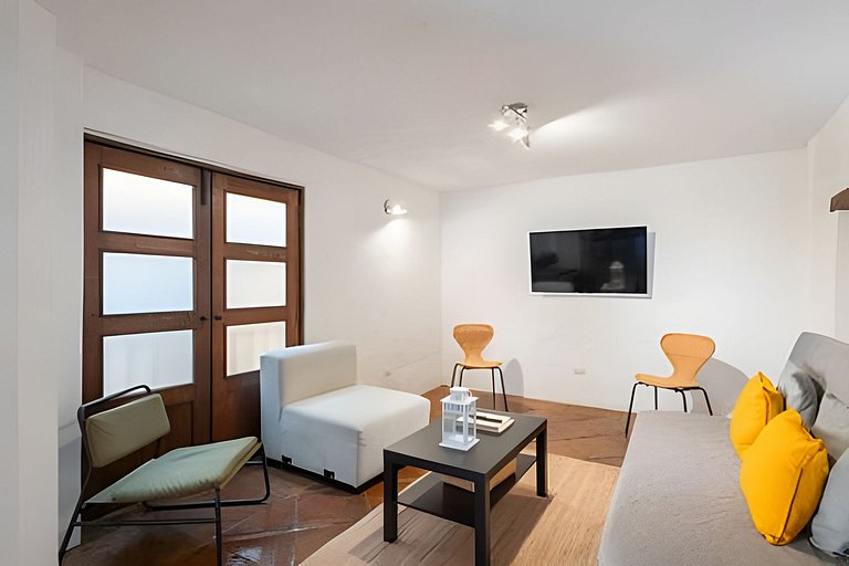 Spacious House in the Heart of the City Center | 4 Bedrooms