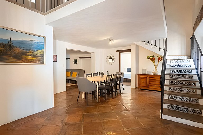 Spacious House in the Heart of the City Center | 4 Bedrooms