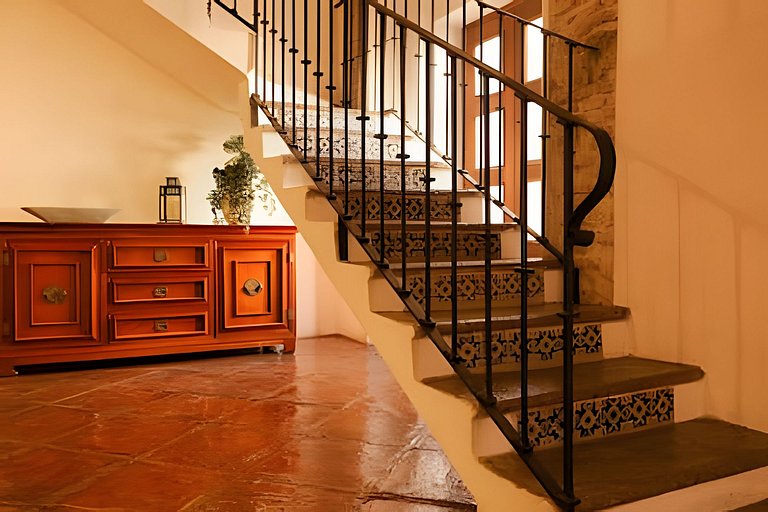 Spacious House in the Heart of the City Center | 4 Bedrooms