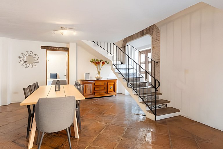 Spacious House in the Heart of the City Center | 4 Bedrooms