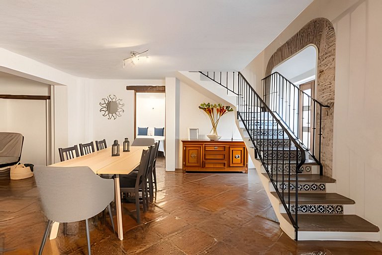 Spacious House in the Heart of the City Center | 4 Bedrooms