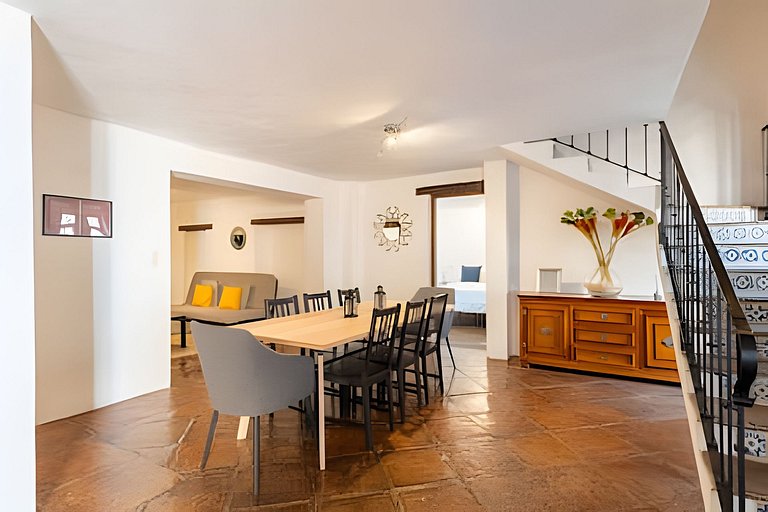 Spacious House in the Heart of the City Center | 4 Bedrooms