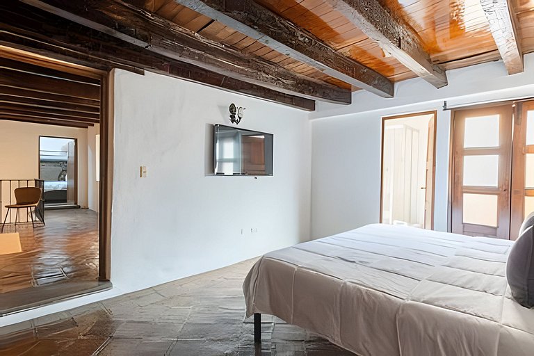 Spacious House in the Heart of the City Center | 4 Bedrooms