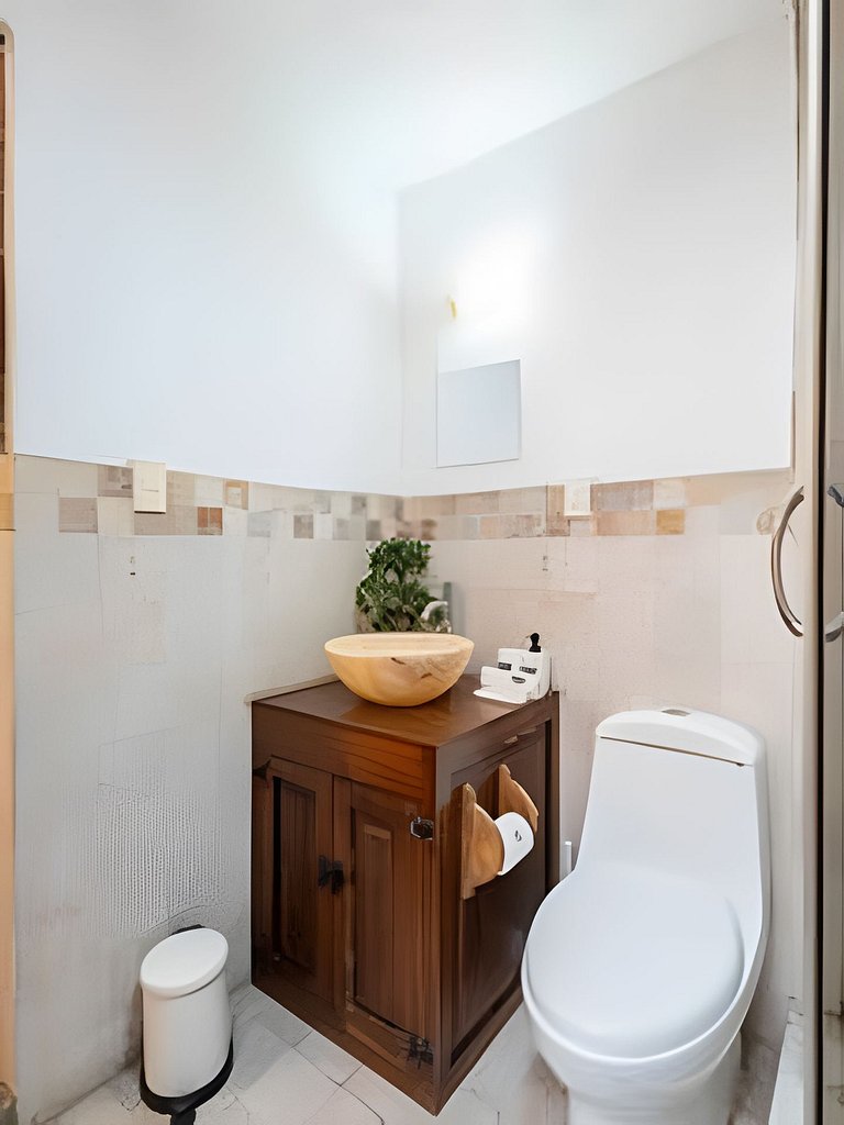 Spacious House in the Heart of the City Center | 4 Bedrooms