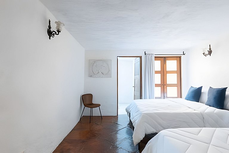 Spacious House in the Heart of the City Center | 4 Bedrooms