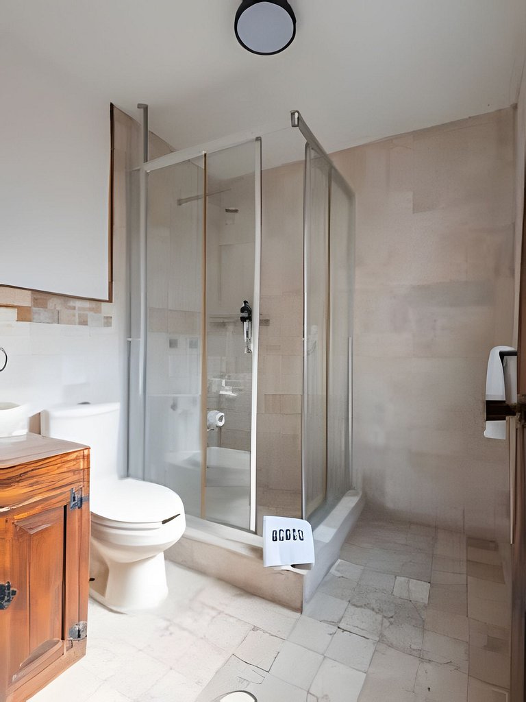 Spacious House in the Heart of the City Center | 4 Bedrooms