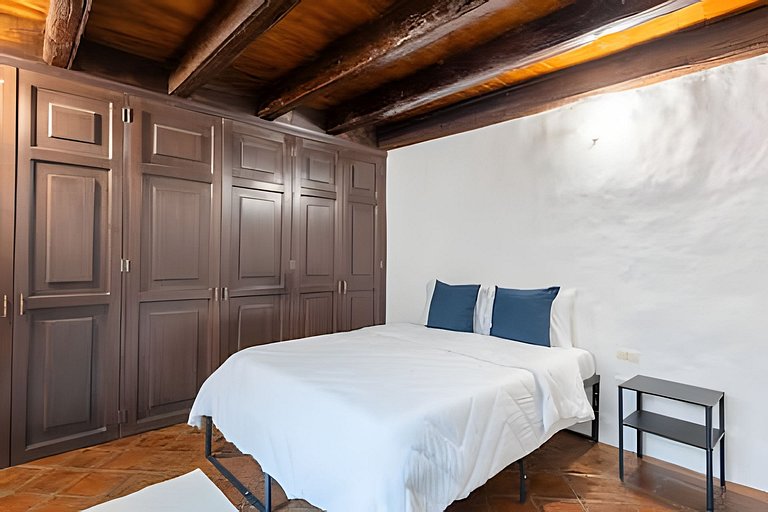 Spacious House in the Heart of the City Center | 4 Bedrooms