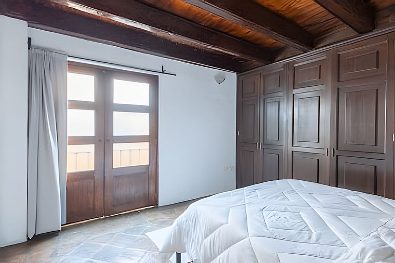 Spacious House in the Heart of the City Center | 4 Bedrooms