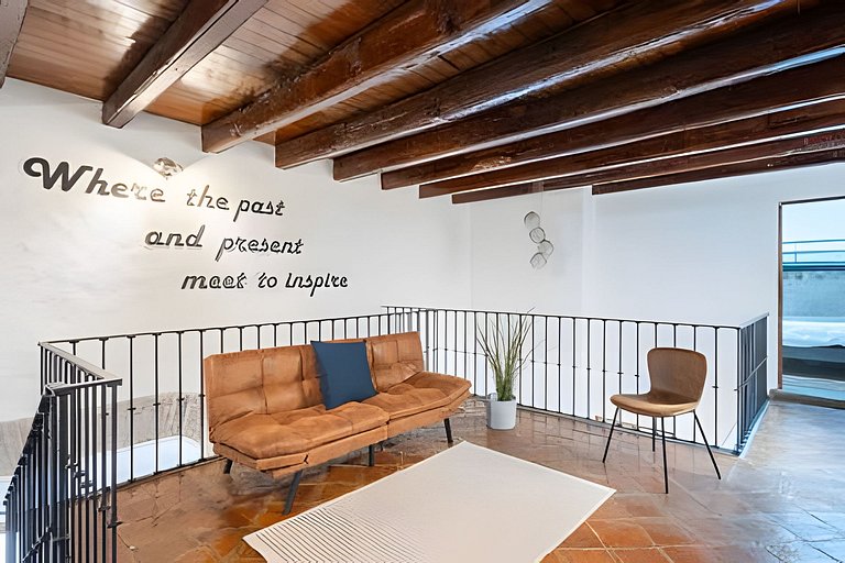 Spacious House in the Heart of the City Center | 4 Bedrooms