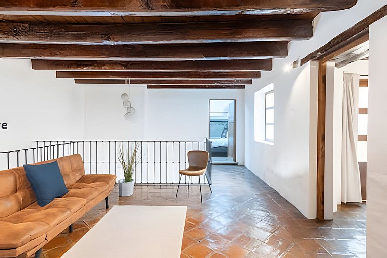 Spacious House in the Heart of the City Center | 4 Bedrooms