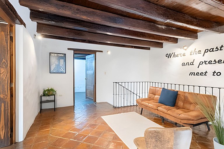 Spacious House in the Heart of the City Center | 4 Bedrooms