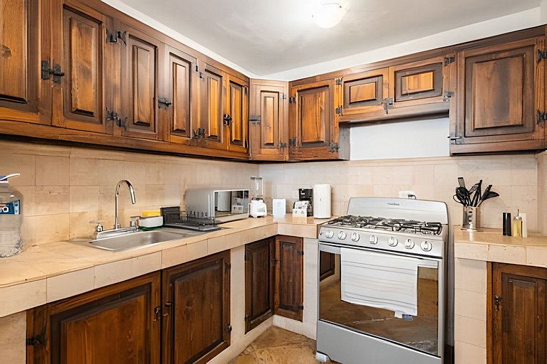Spacious House in the Heart of the City Center | 4 Bedrooms