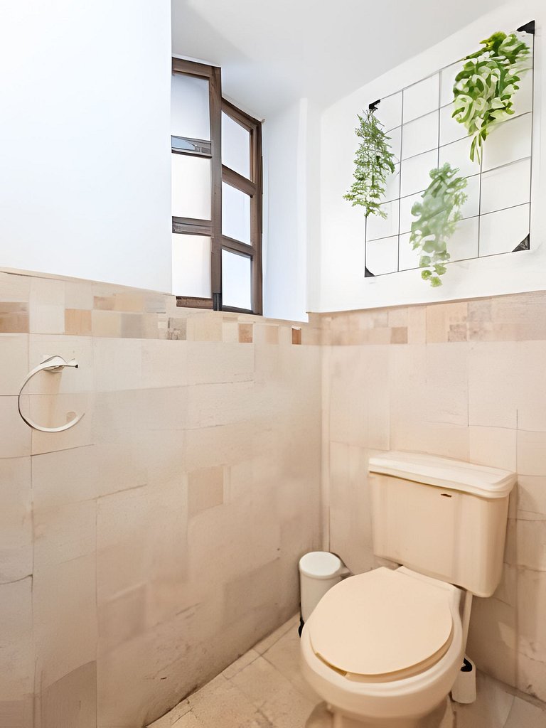 Spacious House in the Heart of the City Center | 4 Bedrooms