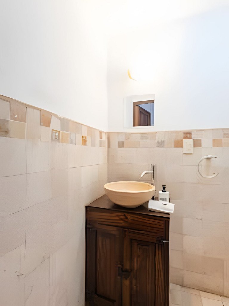 Spacious House in the Heart of the City Center | 4 Bedrooms