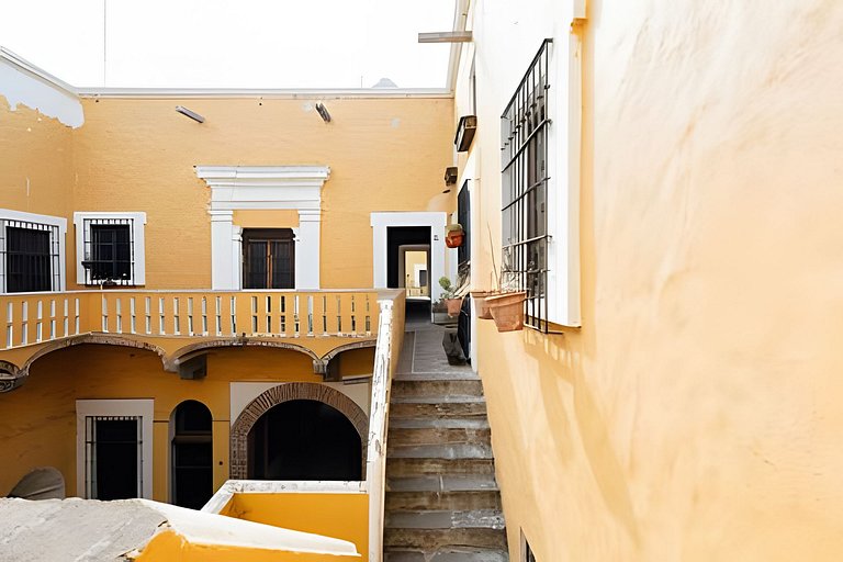 Spacious House in the Heart of the City Center | 4 Bedrooms