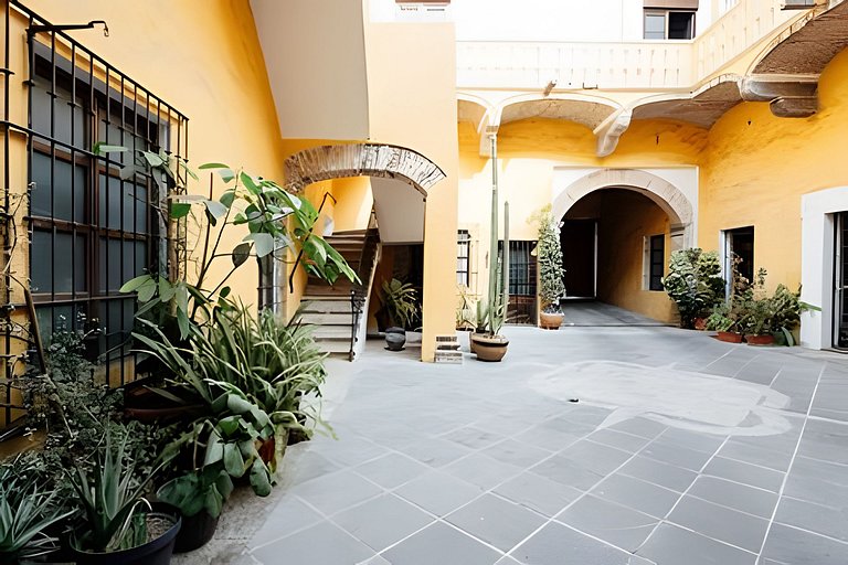 Spacious House in the Heart of the City Center | 4 Bedrooms