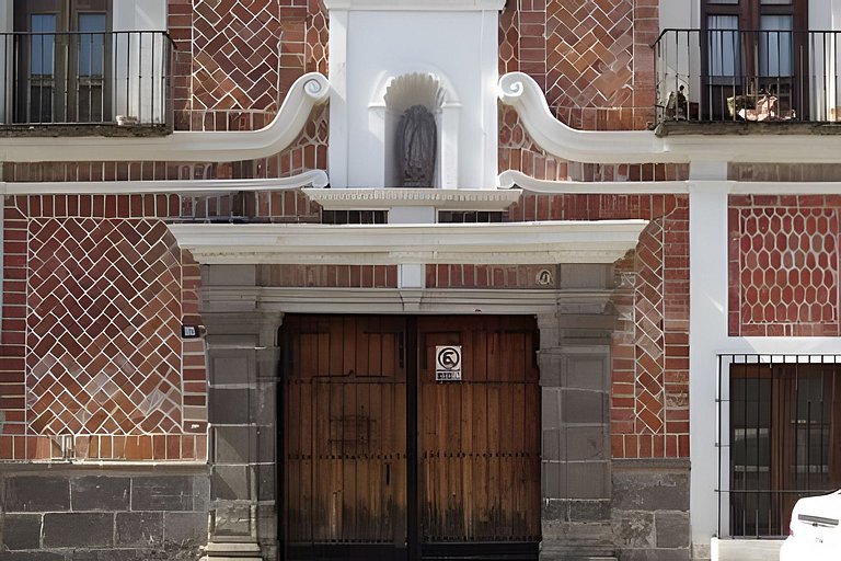 Spacious House in the Heart of the City Center | 4 Bedrooms