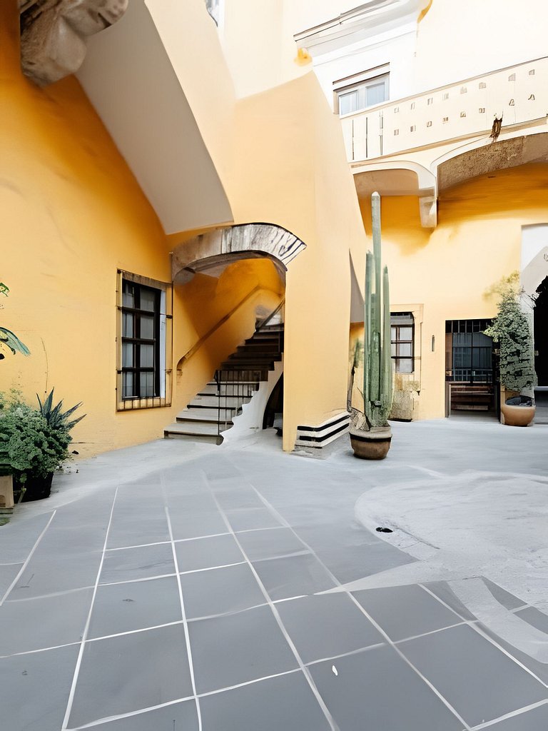 Spacious House in the Heart of the City Center | 4 Bedrooms