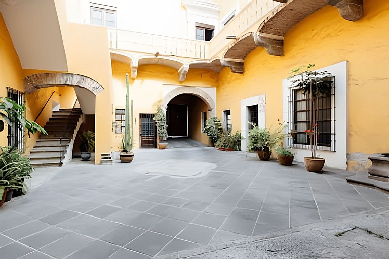 Spacious House in the Heart of the City Center | 4 Bedrooms