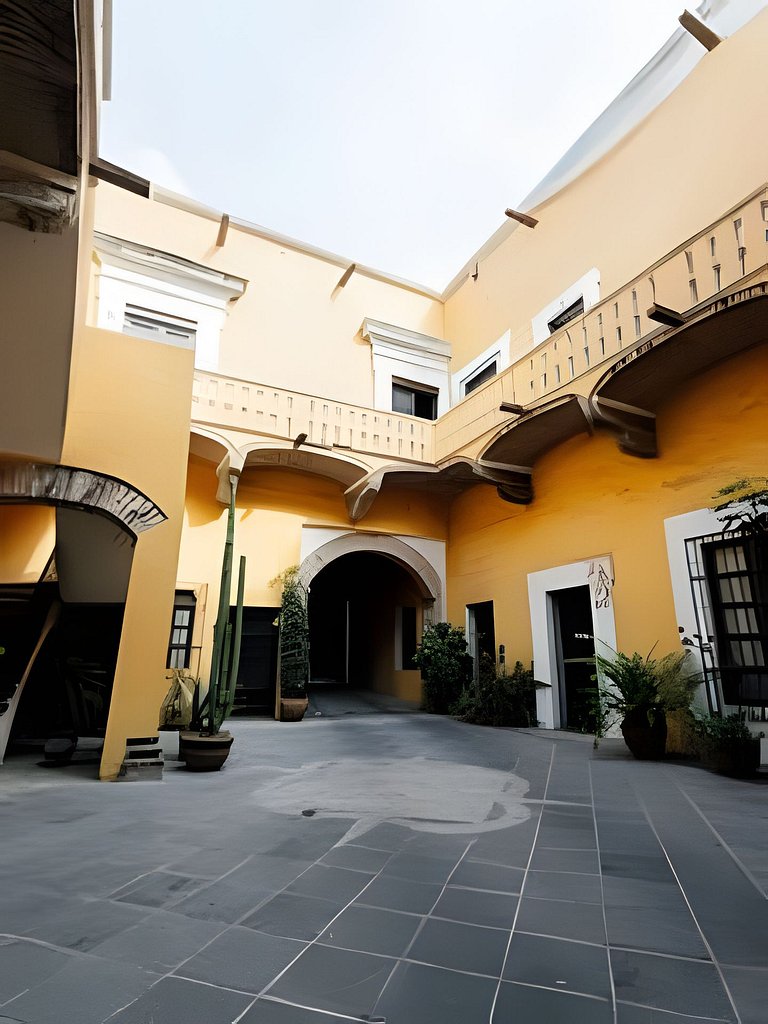 Spacious House in the Heart of the City Center | 4 Bedrooms