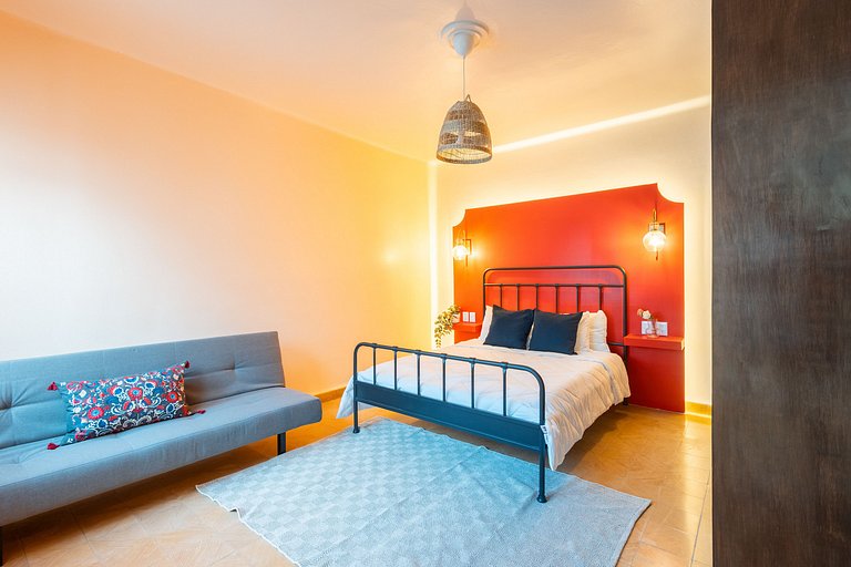 Casa céntrica con 4 habitaciones y estacionamiento