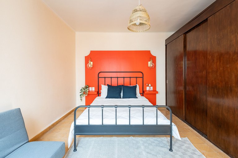 Casa céntrica con 4 habitaciones y estacionamiento