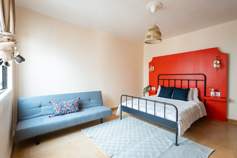 Casa céntrica con 4 habitaciones y estacionamiento