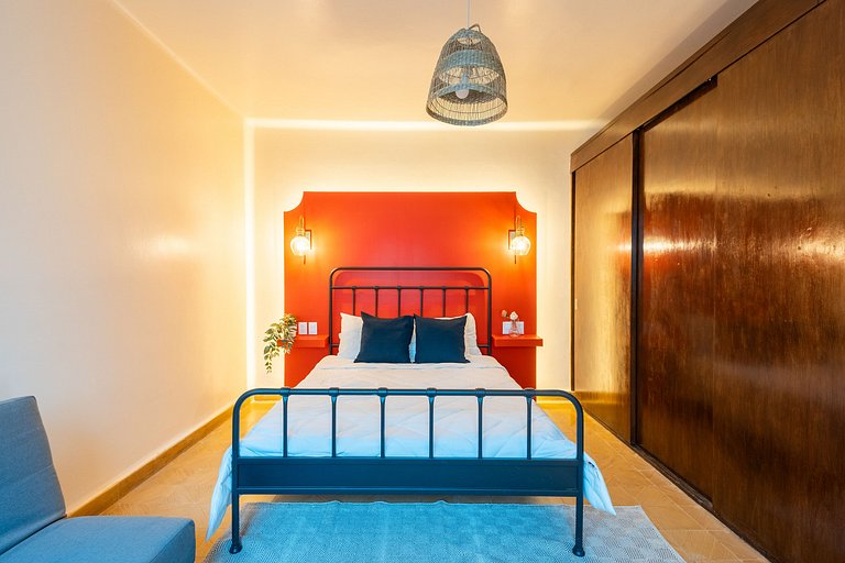 Casa céntrica con 4 habitaciones y estacionamiento