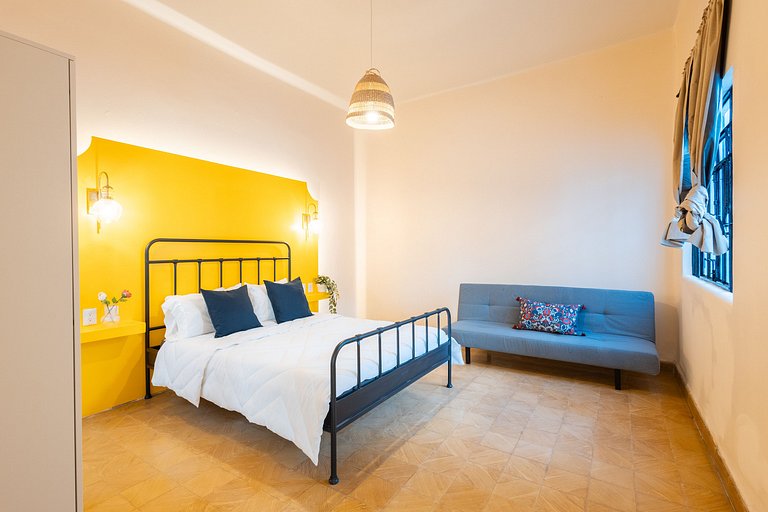 Casa céntrica con 4 habitaciones y estacionamiento