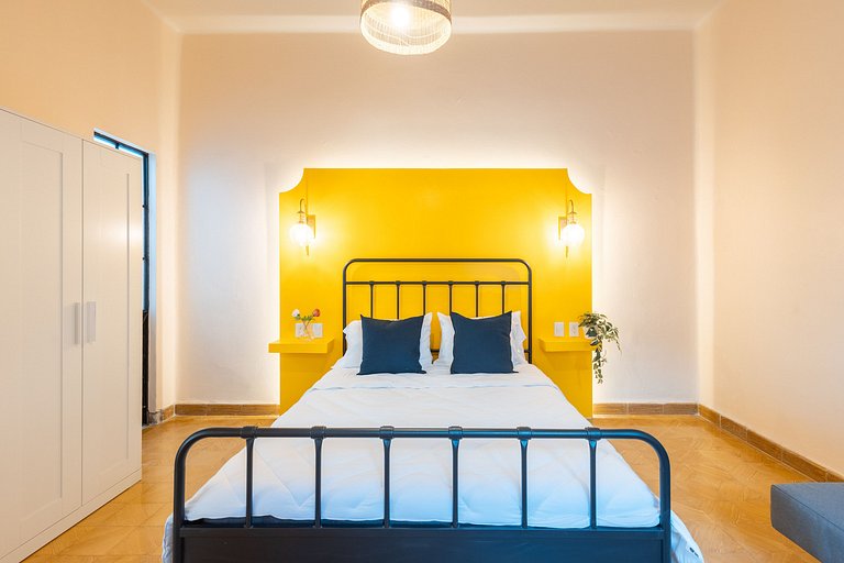 Casa céntrica con 4 habitaciones y estacionamiento