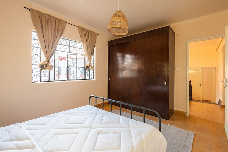 Central House with 4 Bedrooms and Parking