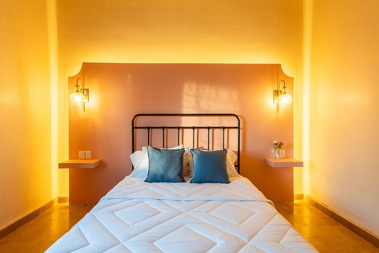 Casa céntrica con 4 habitaciones y estacionamiento