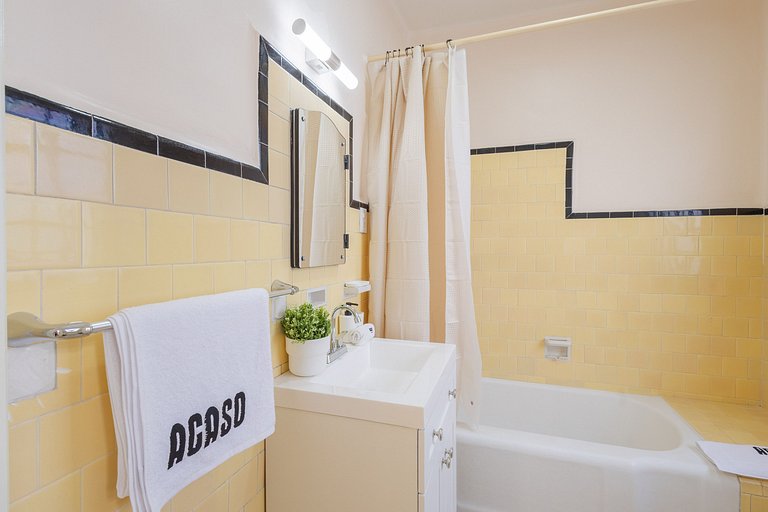 Casa céntrica con 4 habitaciones y estacionamiento