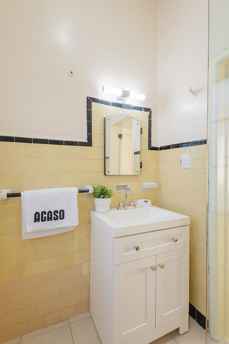 Casa céntrica con 4 habitaciones y estacionamiento