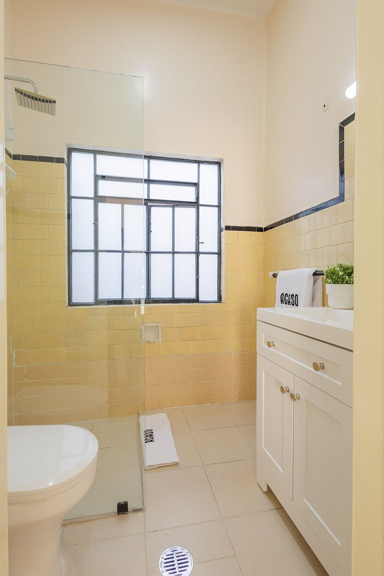 Casa céntrica con 4 habitaciones y estacionamiento