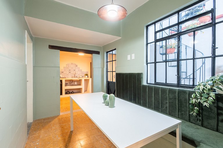 Central House with 4 Bedrooms and Parking