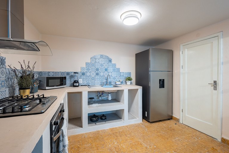 Central House with 4 Bedrooms and Parking