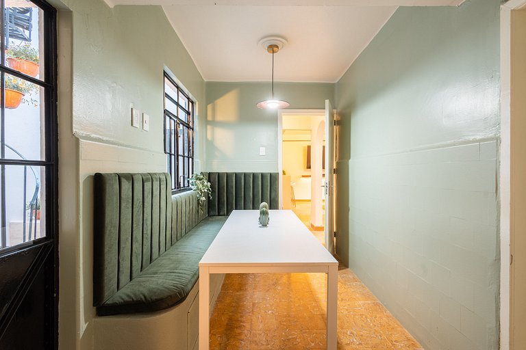 Casa céntrica con 4 habitaciones y estacionamiento