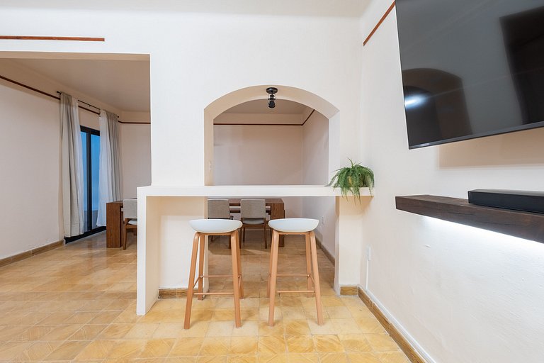 Central House with 4 Bedrooms and Parking