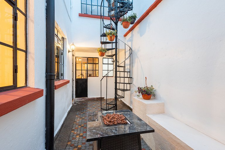 Casa céntrica con 4 habitaciones y estacionamiento