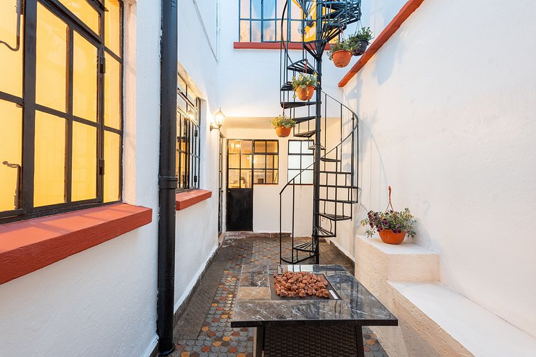 Casa céntrica con 4 habitaciones y estacionamiento